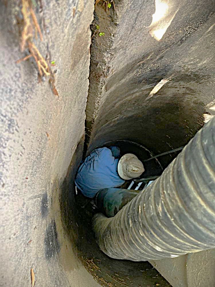 278459601_1817798188425667_494206966746384896_n Irrigation Vault Cleaning