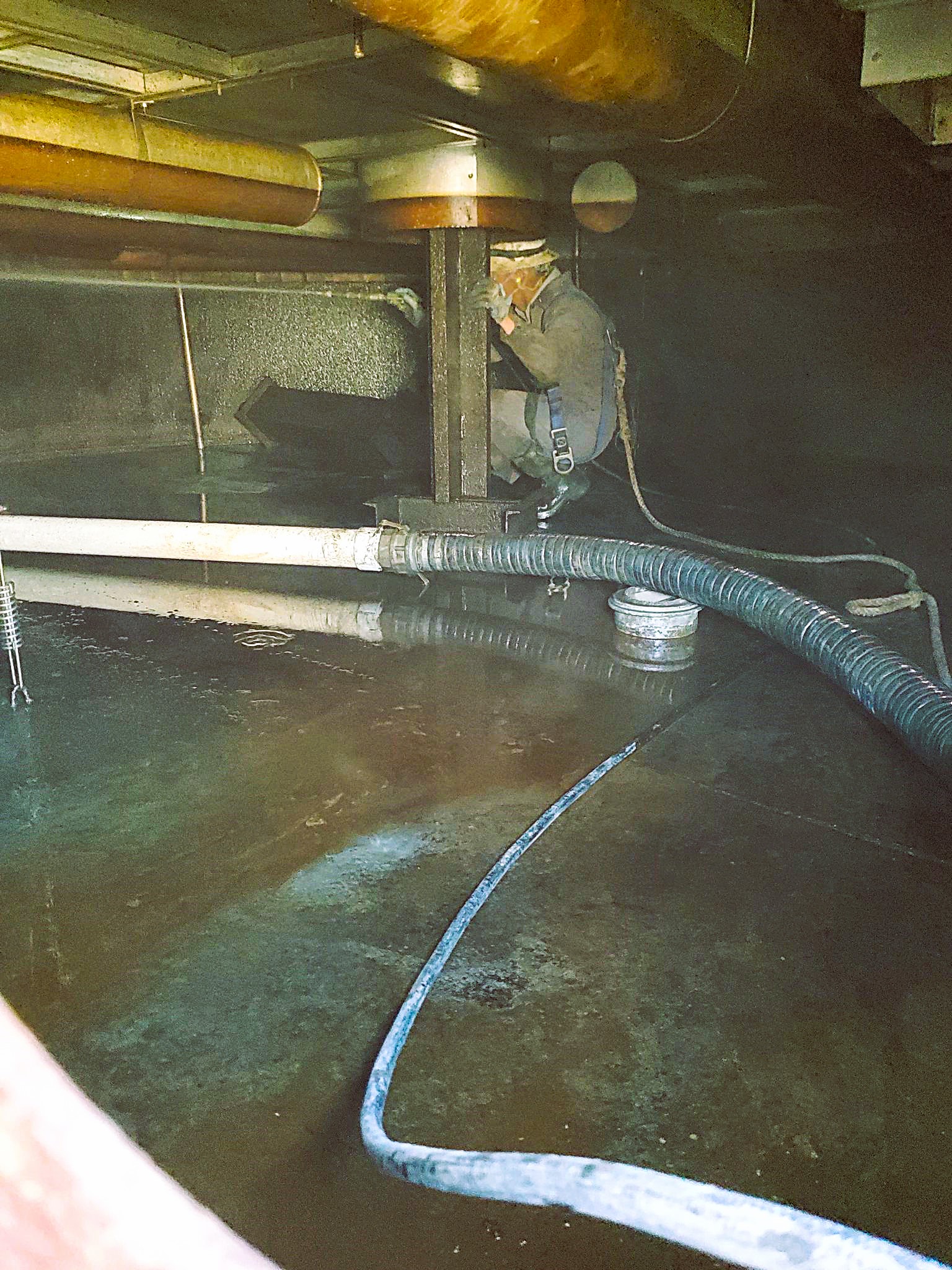 283791989_700005987992658_5808577812807068745_n Cleaning fuel tanks