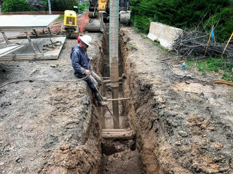 IMG_1800 Trenching. Trenching near other utilities.